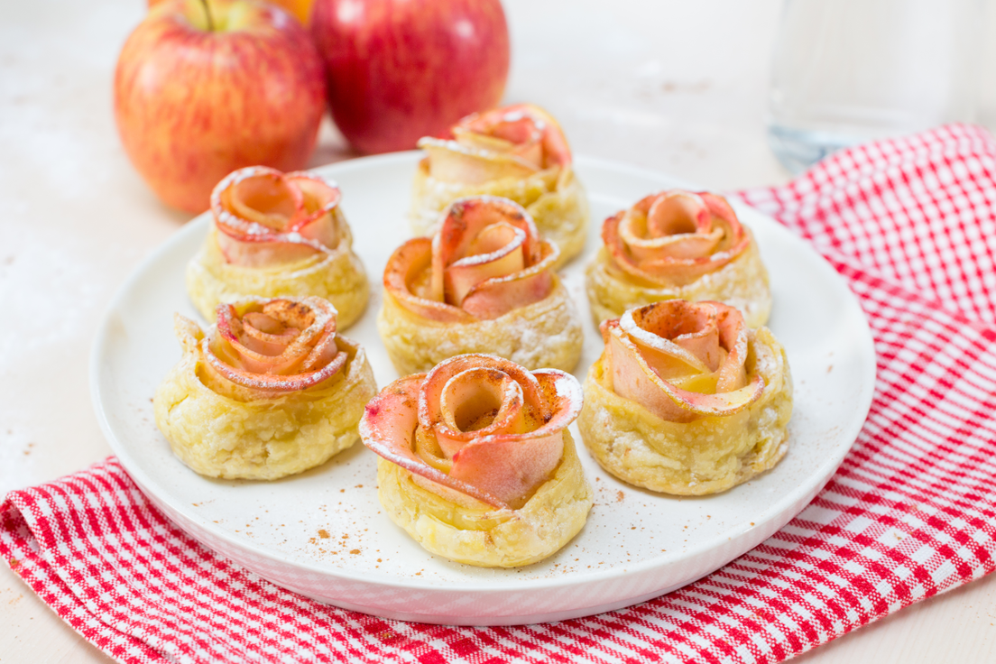 Appelbollen roosjes met frambozen