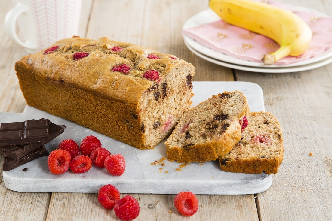 Bananenbrood met frambozen en chocolade