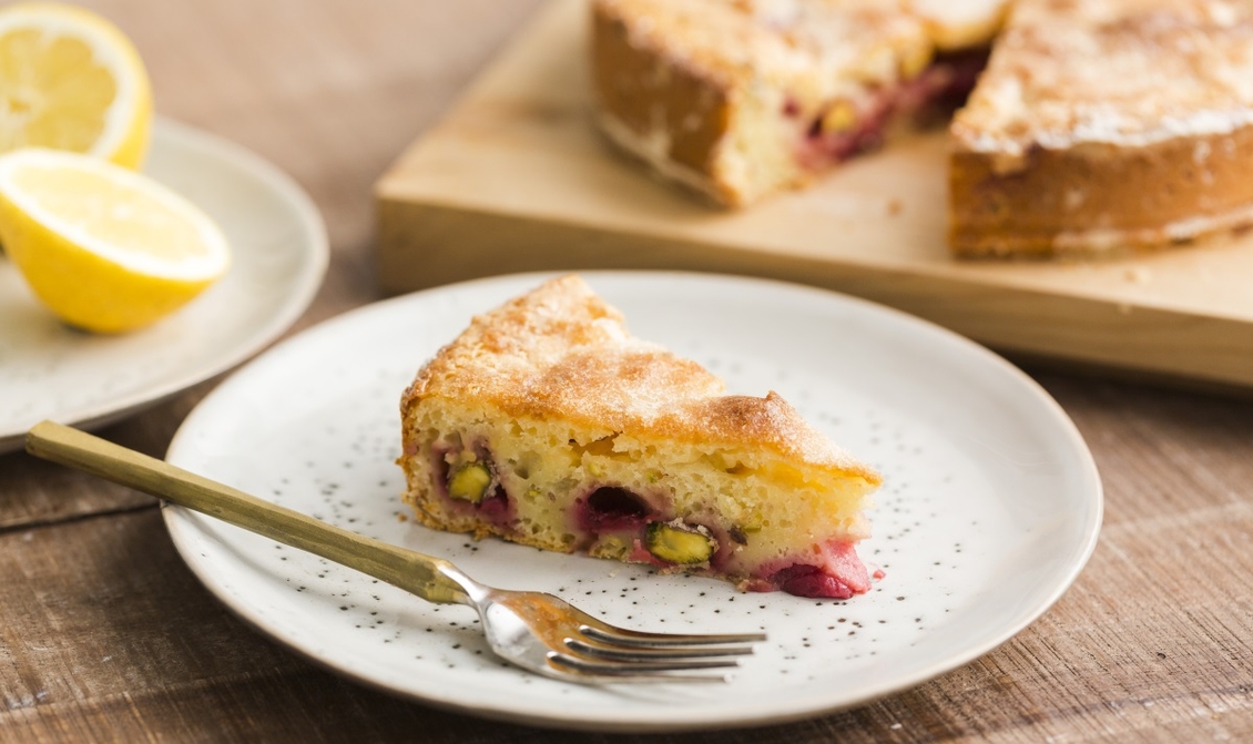 Frisse Kwarkcake met aardbeien en pistache