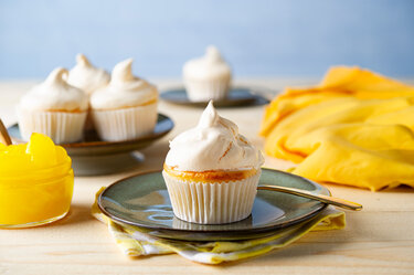 Lemon meringue cupcakes