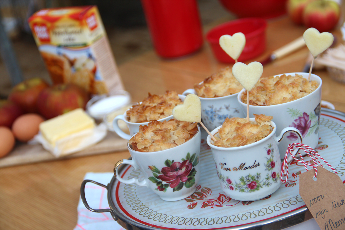 Cakejes in een kopje met appel en amandel van Saakje