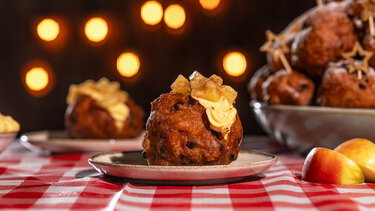 Gevulde oliebollen met banketbakkersroom en appel