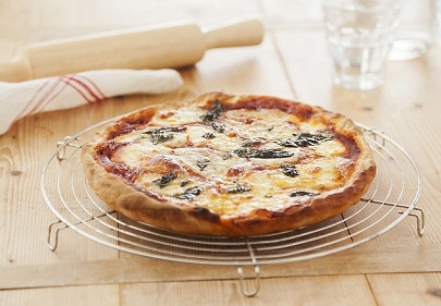 Pizza Mozzarella met basilicum