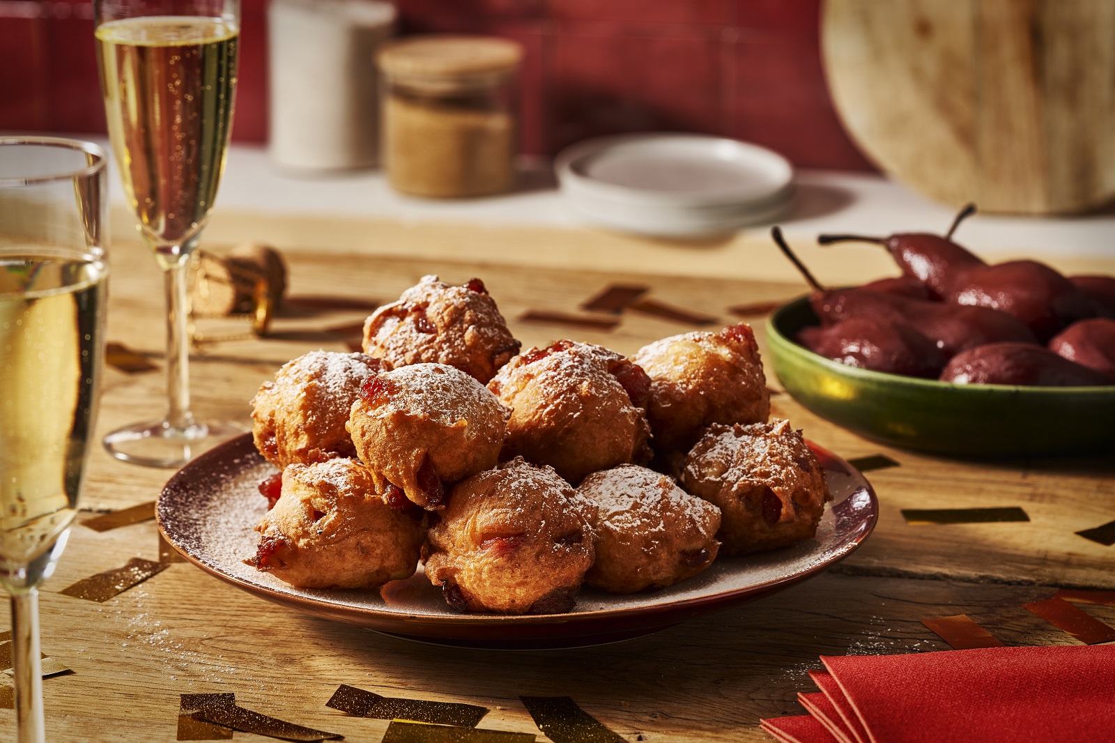 Oliebollen Met Stoofperen En Witte Chocolade Recept Koopmans Com